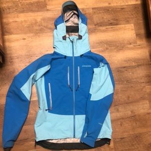 Patagonia gortex rain jacket.